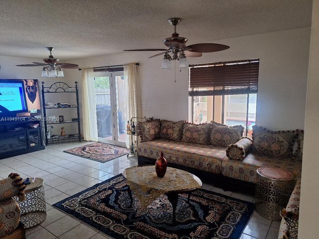 1500 SW 98th Ave, Pembroke Pines, FL 33025