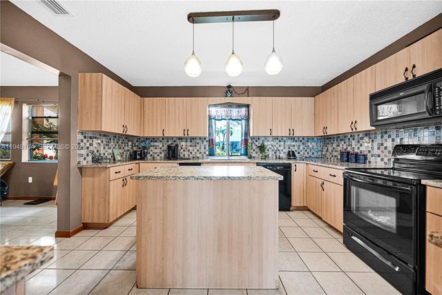 1500 SW 98th Ave, Pembroke Pines, FL 33025