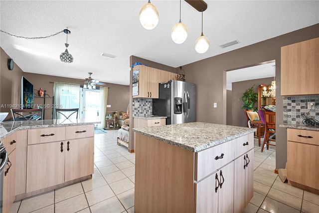 1500 SW 98th Ave, Pembroke Pines, FL 33025