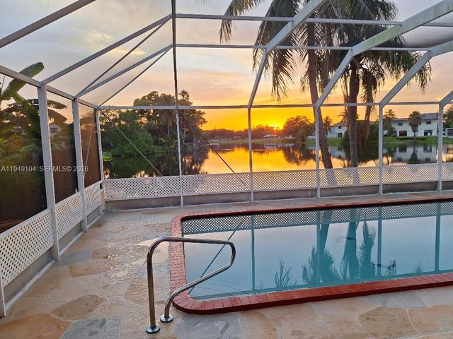 1500 SW 98th Ave, Pembroke Pines, FL 33025