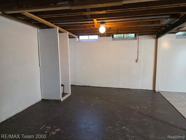 38114 Walnut Street, Romulus, MI 48174