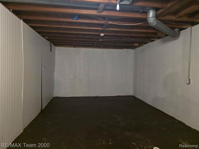 38114 Walnut Street, Romulus, MI 48174