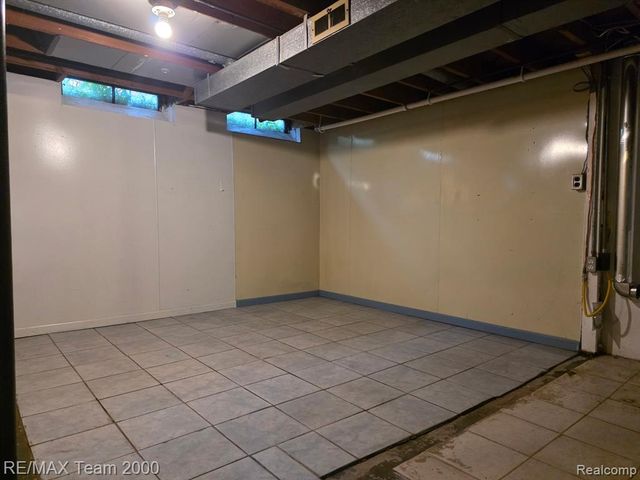 38114 Walnut Street, Romulus, MI 48174