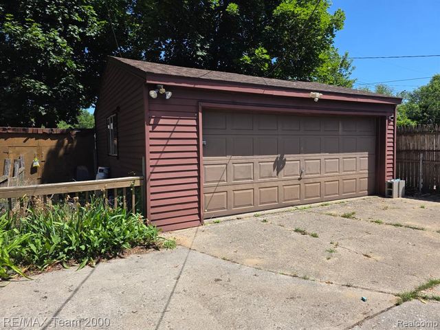 38114 Walnut Street, Romulus, MI 48174
