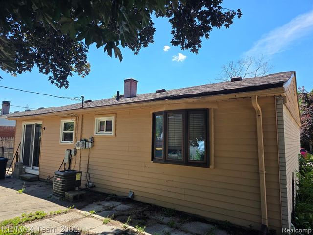 38114 Walnut Street, Romulus, MI 48174