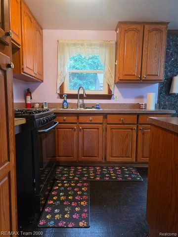 38114 Walnut Street, Romulus, MI 48174