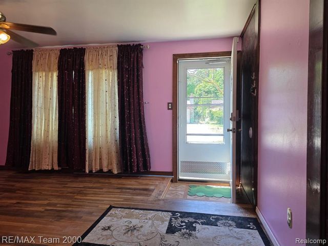 38114 Walnut Street, Romulus, MI 48174