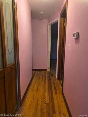 38114 Walnut Street, Romulus, MI 48174