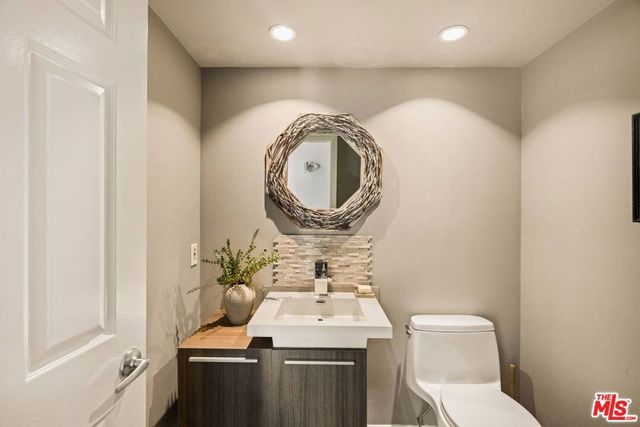 2485 Lindsay Lane, Los Angeles, CA 90039