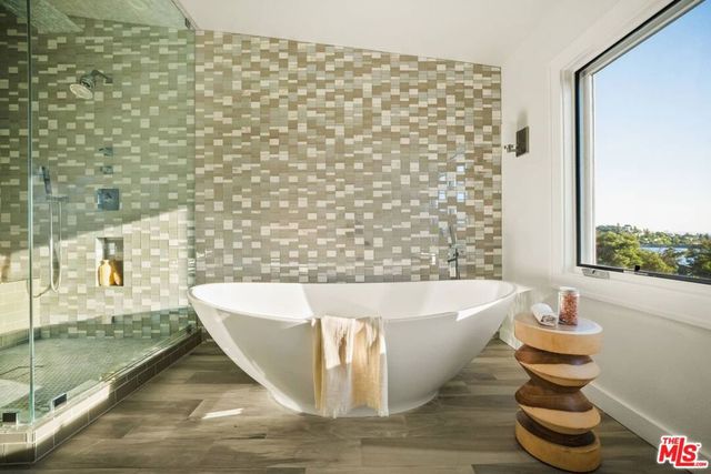 2485 Lindsay Lane, Los Angeles, CA 90039