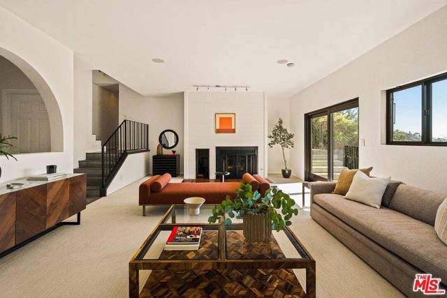 2485 Lindsay Lane, Los Angeles, CA 90039