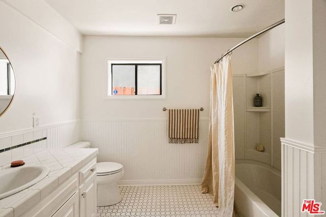 2485 Lindsay Lane, Los Angeles, CA 90039