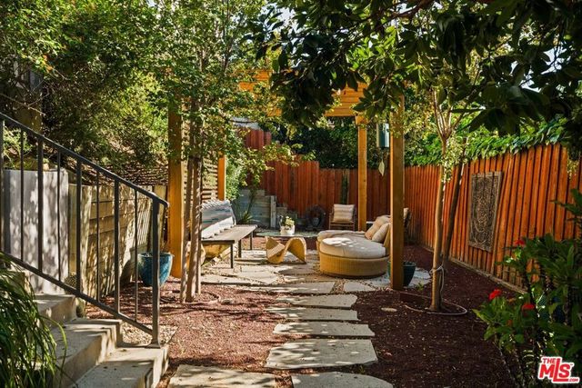 2485 Lindsay Lane, Los Angeles, CA 90039