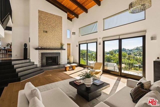 2485 Lindsay Lane, Los Angeles, CA 90039