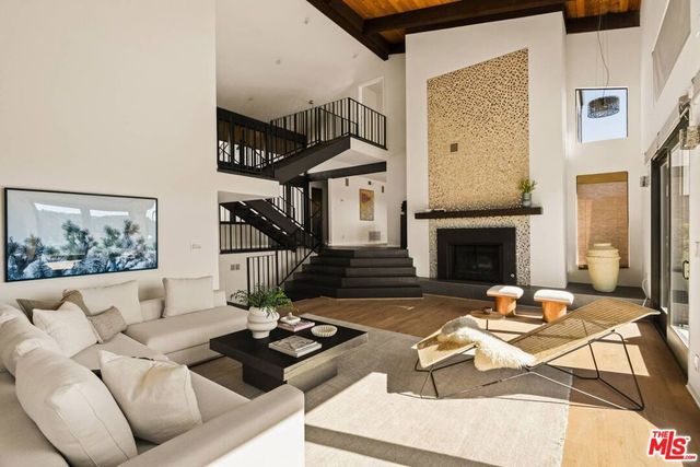 2485 Lindsay Lane, Los Angeles, CA 90039