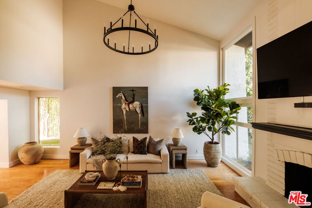 Image 10 of property listing at 2267 Kelmscott Court, Westlake Village, CA 91361