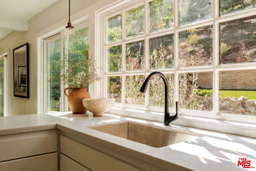 Image 17 of property listing at 2267 Kelmscott Court, Westlake Village, CA 91361