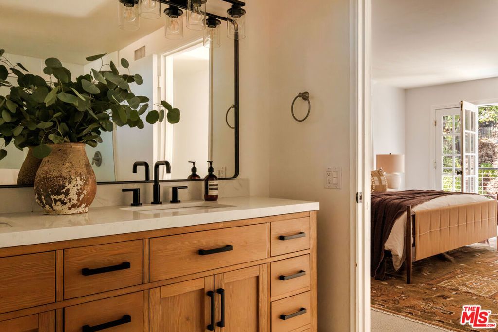 Image 21 of property listing at 2267 Kelmscott Court, Westlake Village, CA 91361