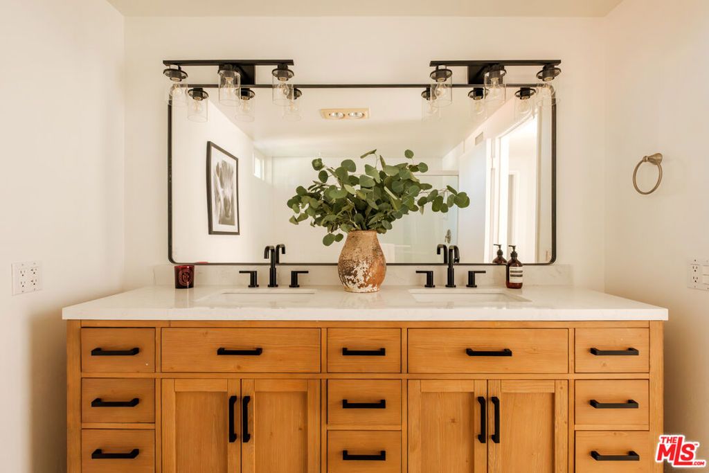 Image 22 of property listing at 2267 Kelmscott Court, Westlake Village, CA 91361
