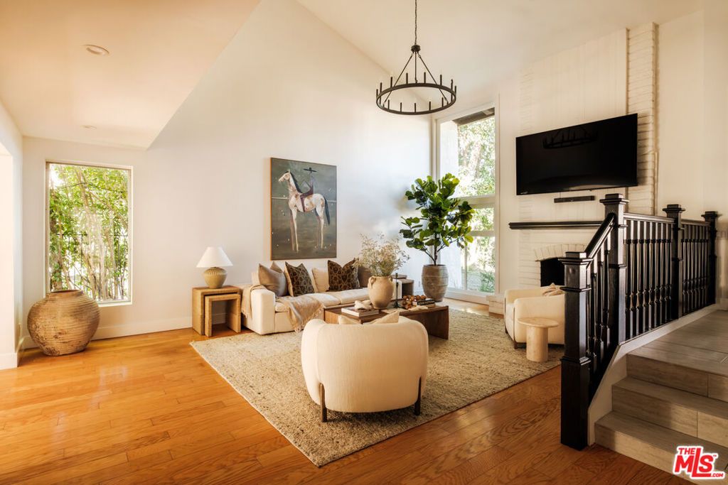 Image 3 of property listing at 2267 Kelmscott Court, Westlake Village, CA 91361