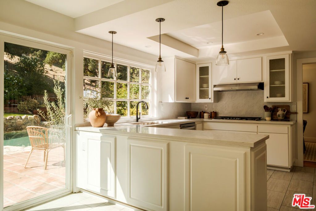 Image 6 of property listing at 2267 Kelmscott Court, Westlake Village, CA 91361