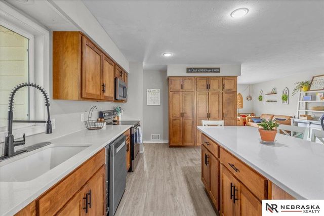5215 S 91st Street, Omaha, NE 68127