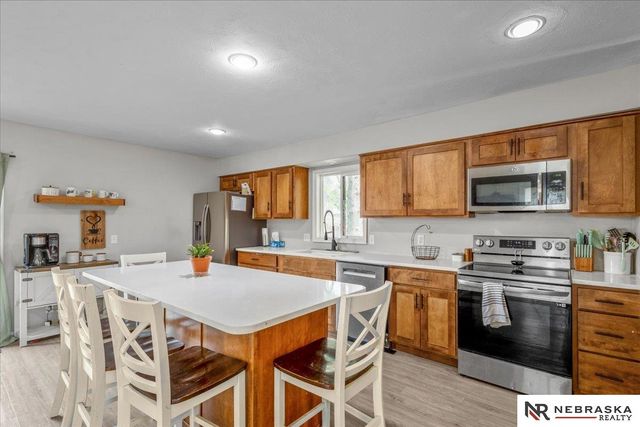 5215 S 91st Street, Omaha, NE 68127