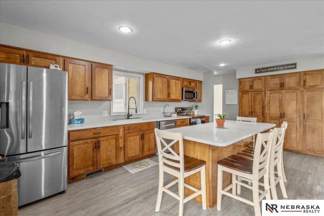 5215 S 91st Street, Omaha, NE 68127