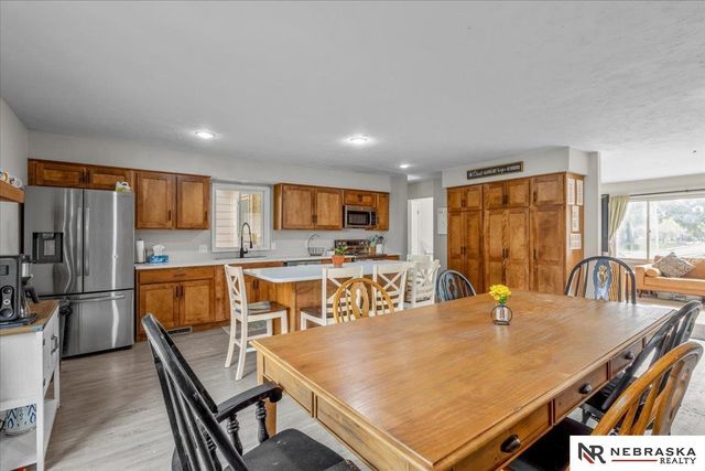 5215 S 91st Street, Omaha, NE 68127