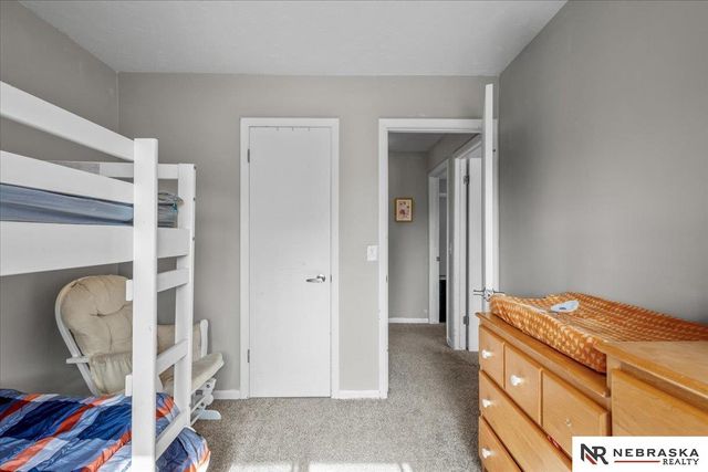 5215 S 91st Street, Omaha, NE 68127