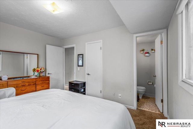 5215 S 91st Street, Omaha, NE 68127