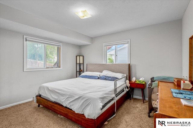 5215 S 91st Street, Omaha, NE 68127