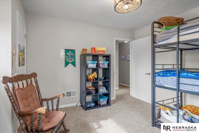 5215 S 91st Street, Omaha, NE 68127