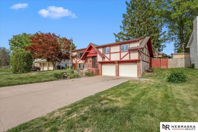 5215 S 91st Street, Omaha, NE 68127