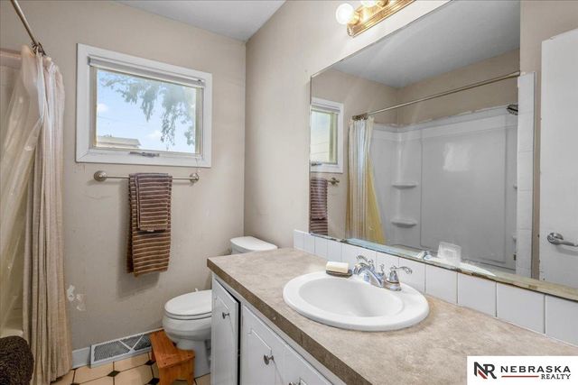 5215 S 91st Street, Omaha, NE 68127