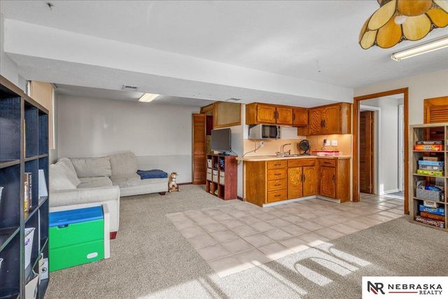 5215 S 91st Street, Omaha, NE 68127