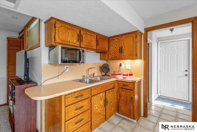 5215 S 91st Street, Omaha, NE 68127