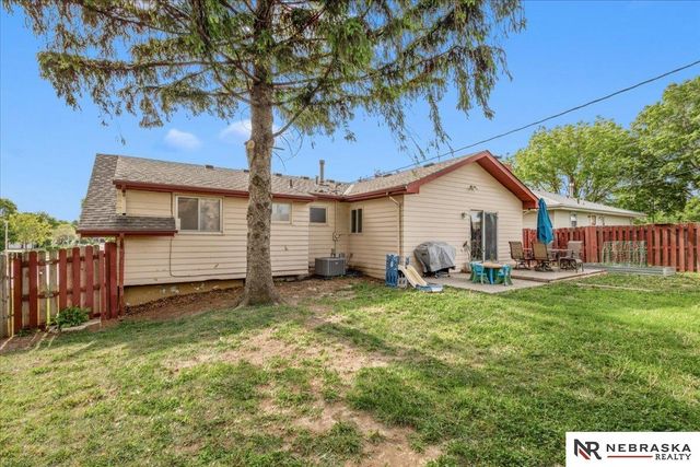 5215 S 91st Street, Omaha, NE 68127