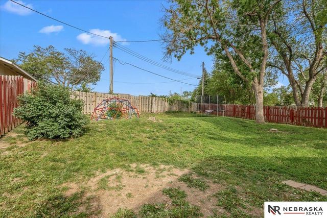 5215 S 91st Street, Omaha, NE 68127