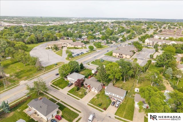 5215 S 91st Street, Omaha, NE 68127