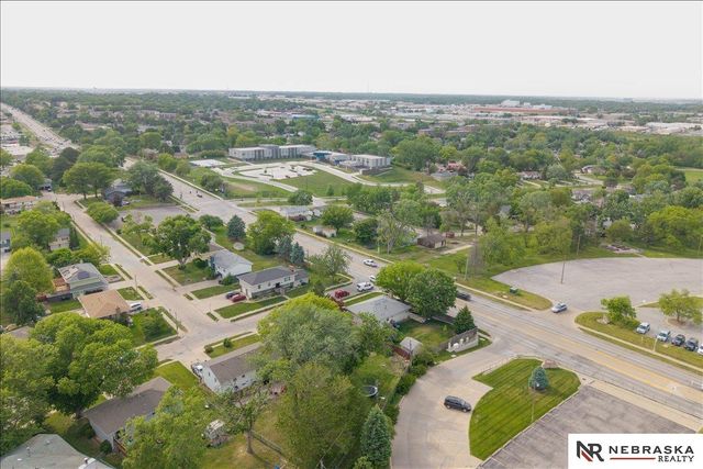 5215 S 91st Street, Omaha, NE 68127
