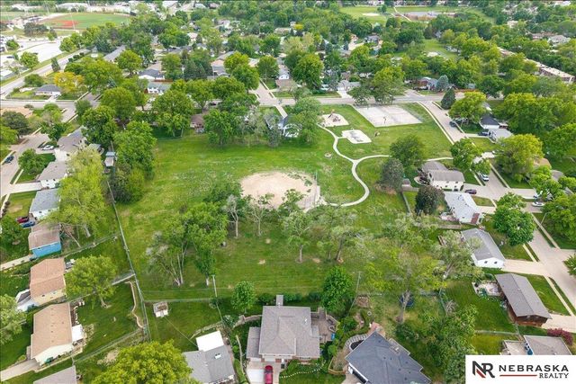 5215 S 91st Street, Omaha, NE 68127