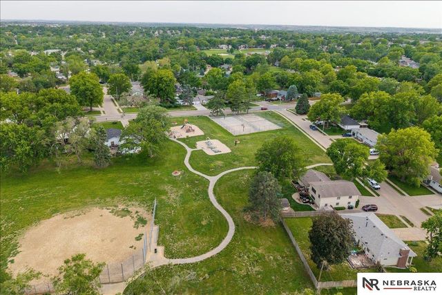 5215 S 91st Street, Omaha, NE 68127