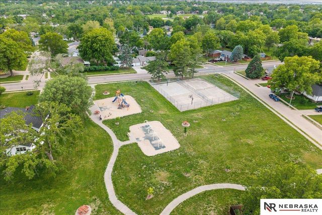 5215 S 91st Street, Omaha, NE 68127