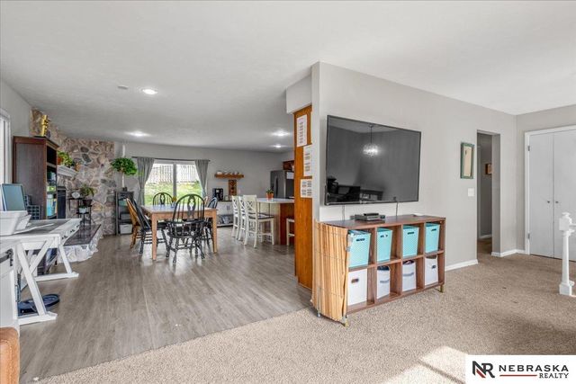 5215 S 91st Street, Omaha, NE 68127