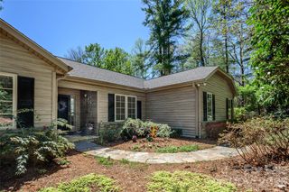 35 Tall Pines Road, Hendersonville, NC 28739