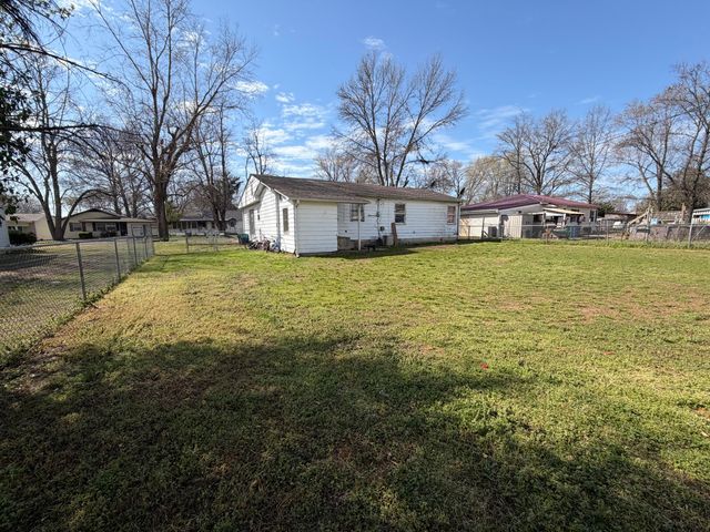 1057 7th Street, West Plains, MO 65775