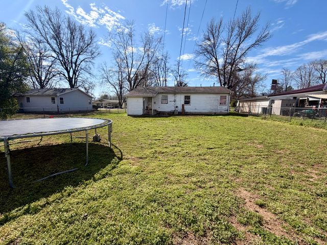 1057 7th Street, West Plains, MO 65775