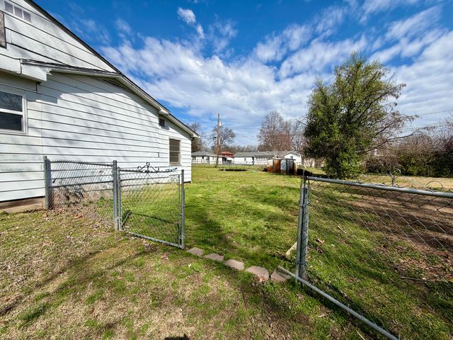 1057 7th Street, West Plains, MO 65775