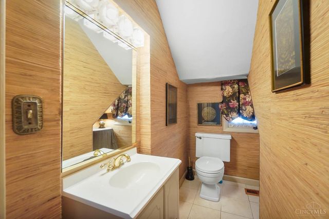 177 Burns Avenue, Wyoming, OH 45215